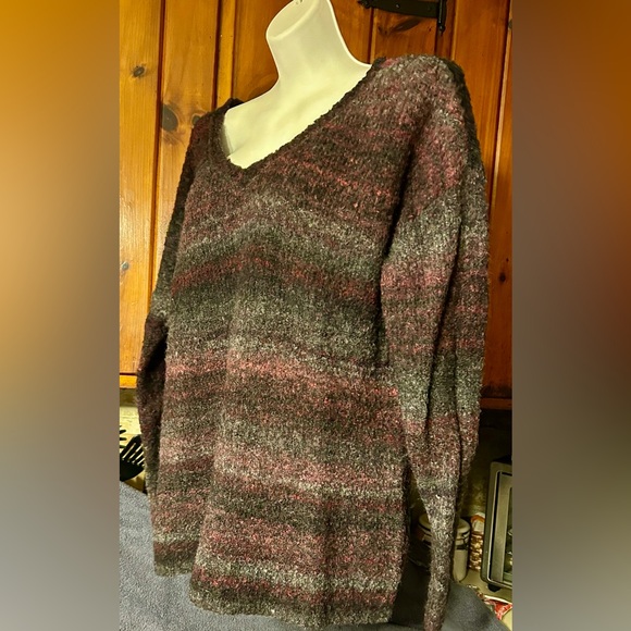 American Eagle sweater - Picture 2 of 6